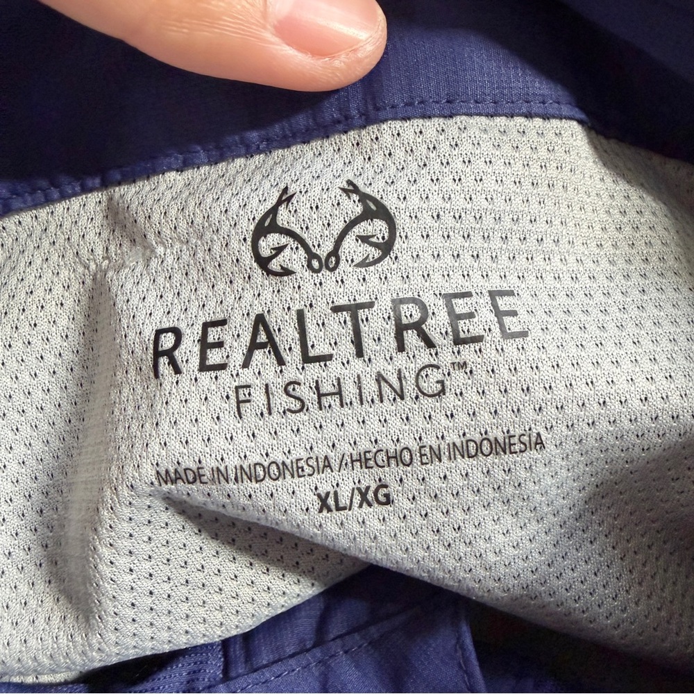 Realtree Men's Long Sleeve Fishing Guide Shirt Outdoor in Patriot Blue XL - Picture 7 of 10